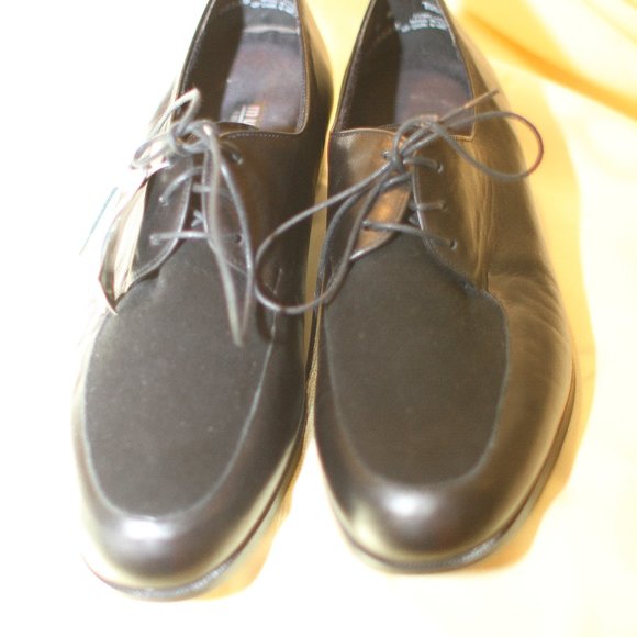 Munro Shoes - Munro NWT Black Leather Oxford style Laced Shoes  Womens Size 8